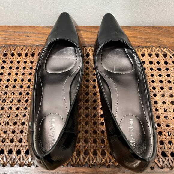 Size 6.5 Calvin Klein Black Patent Leather Kitten Heel Textured Pumps - Picture 5 of 7